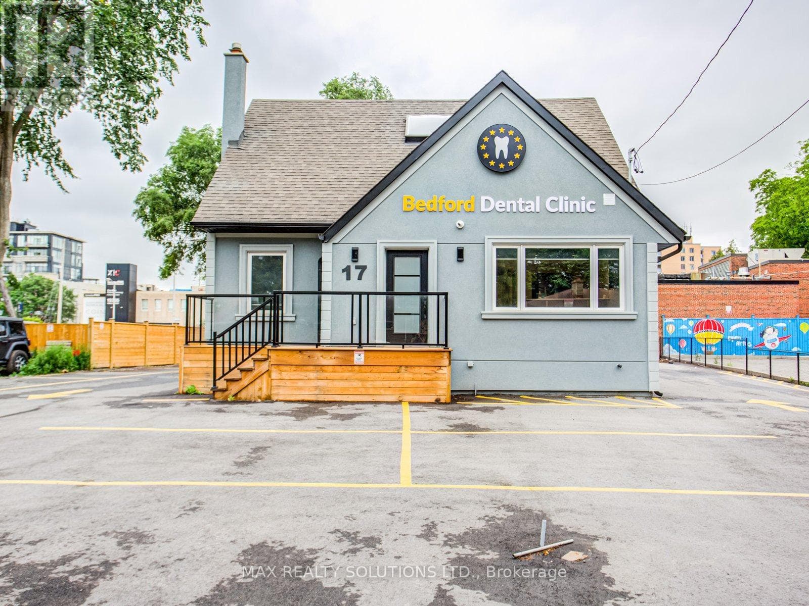 17 BEDFORD PARK AVENUE